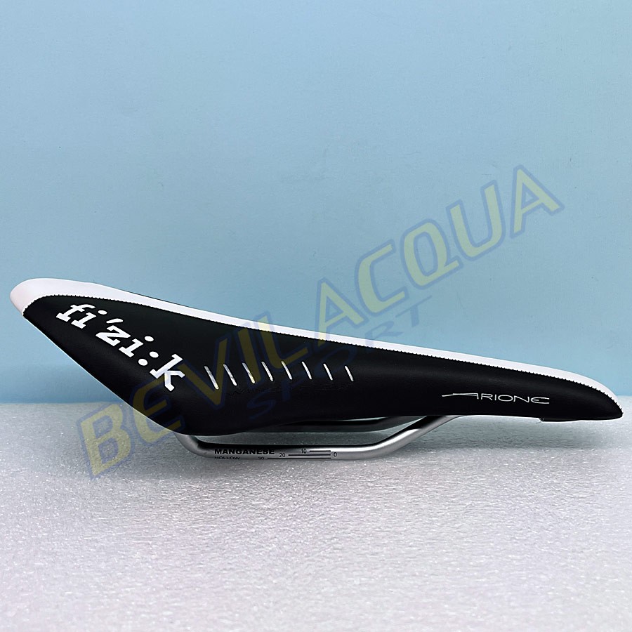Sella Fizik Arione manganese nero/bianco
